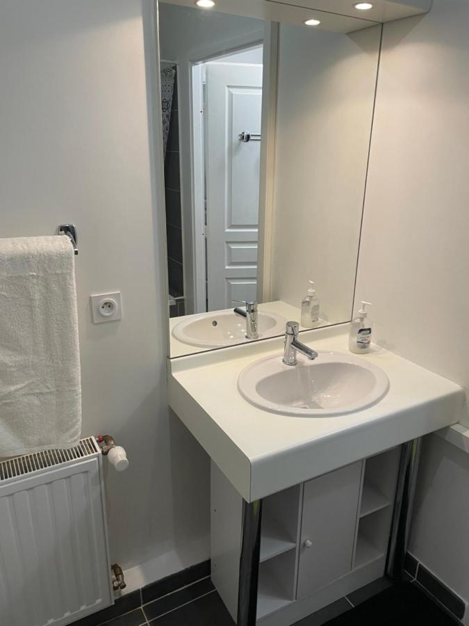 Chambre Agreable Avec Jacuzzi Marseille Exterior photo