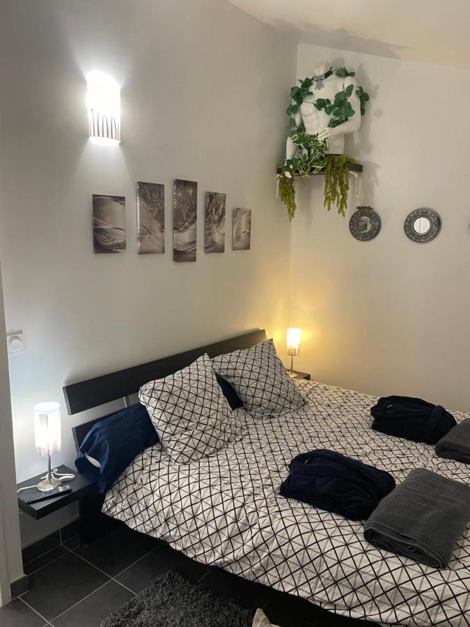 Chambre Agreable Avec Jacuzzi Marseille Exterior photo
